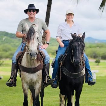 Deputado Ezequiel Ferreira e a irmã Milena Galvão na fazenda da família. Foto: reprodução